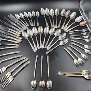 WM Rogers MFG Co Utensils Silver Mist Marigold Pattern Part Set