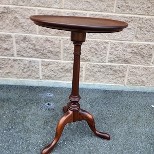 Vintage colonial Mahogany candle  occasional table 15.5" diameter 25.75" tall 16"base mahogany  scrolls dovetail legs