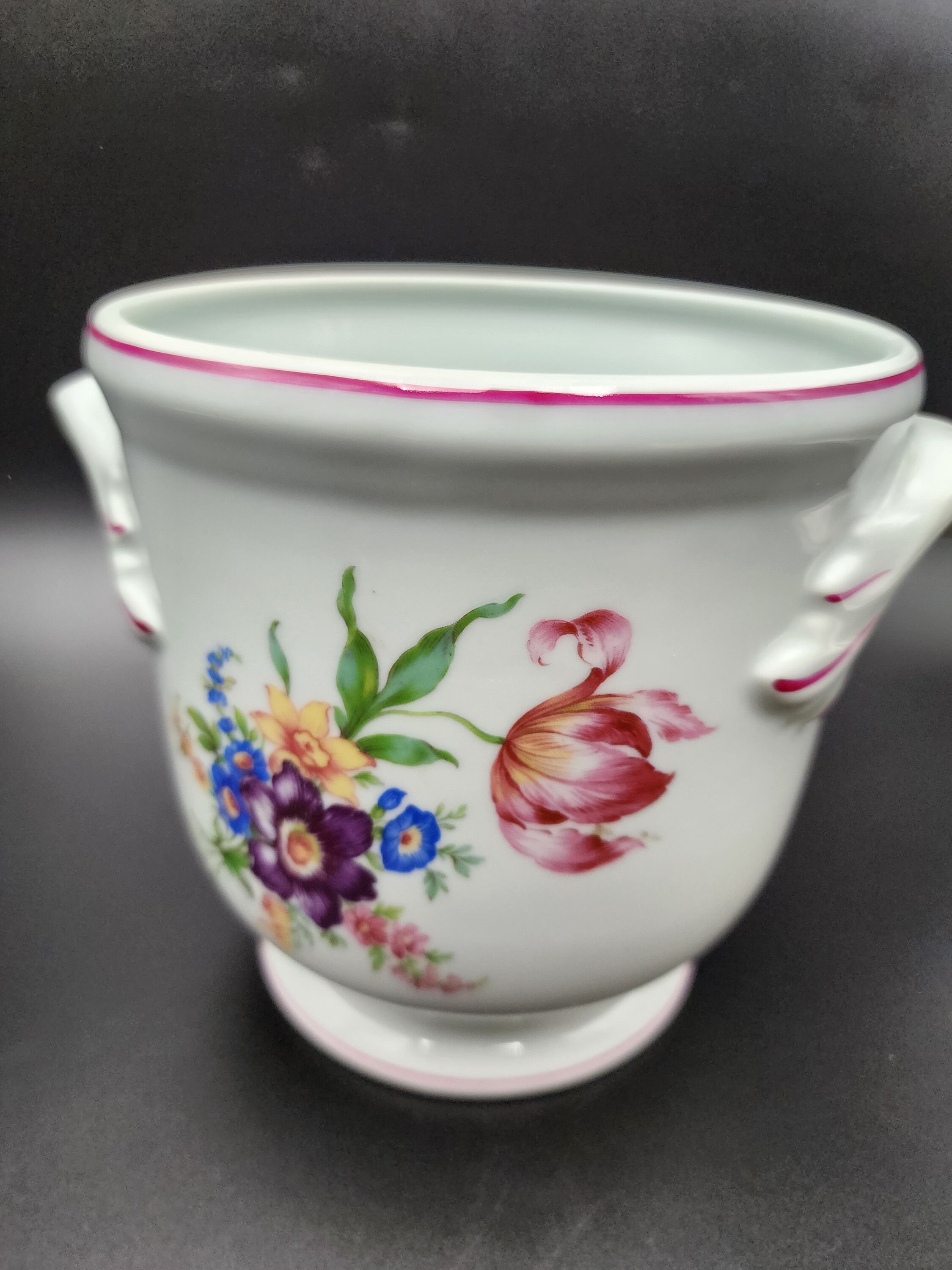 Vista Alegre 製陶器の花瓶 ポルトガル 花柄 高さ 6.25 インチ 直径