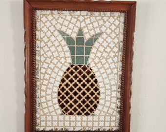 Vintage ingelijste tegelmozaïek ananas kunst aan de muur door R.Crawford Easter 1978 13,5" by10" houten frame