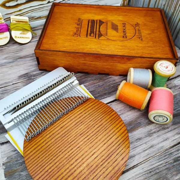 Big speedweve type,(28 hooks) small loom, darning machine, easy darn (box)