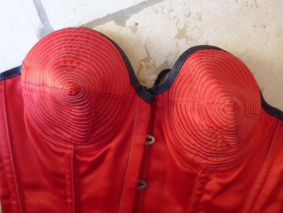 Corset whaled "very Gaultier style"