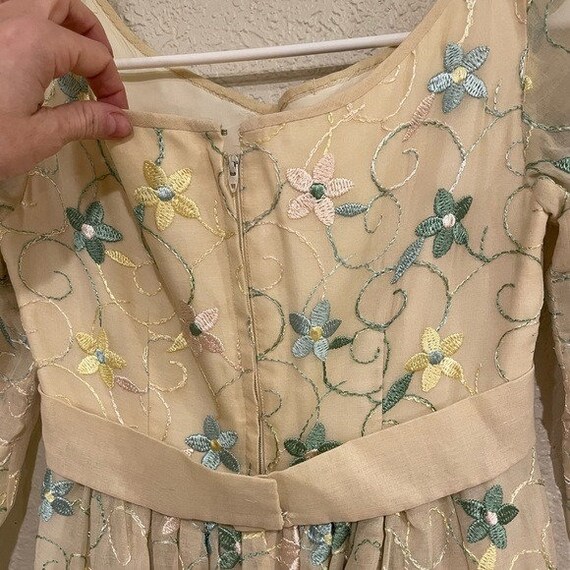 Vintage 60s handmade cream floral embroidered max… - image 6