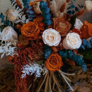 Terrakotta Strauß, Trockenblumenstrauß, Boho Brautstrauß, Rost konservierter Rosenstrauß, Rustikale Hochzeitsblumen, Hochzeit im Herbst