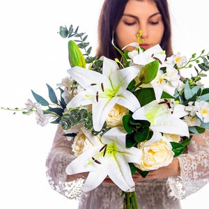 Echte Note weiße Lilie Bouquet, Pfingstrose Brautstrauß, Brautstrauß weiße Rosen, Eukalyptus Brautstrauß, Brautstrauß weiße Lilien
