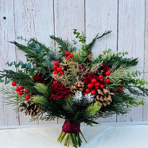 Roter Weihnachtsstrauß, Winterrosen Brautstrauß, Getrockneter Weihnachtsstrauß, Winterrosen Brautstrauß, Weihnachten Winterstrauß Bild 1