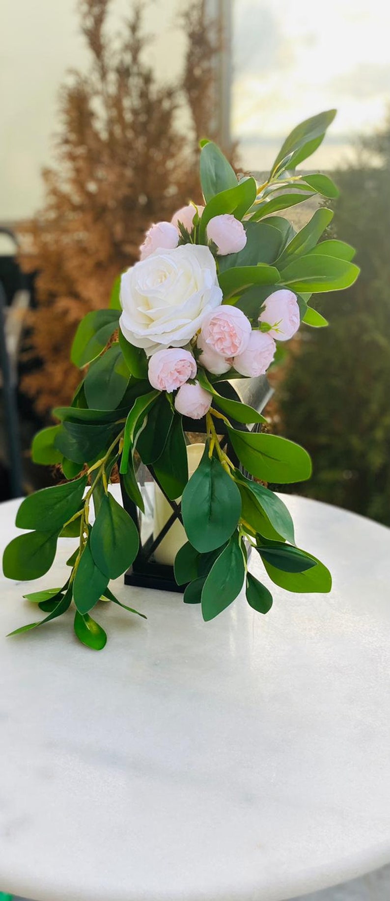 Rustikale Laterne Hochzeit Herzstück Dekor mit künstlichen Blumen Bild 2