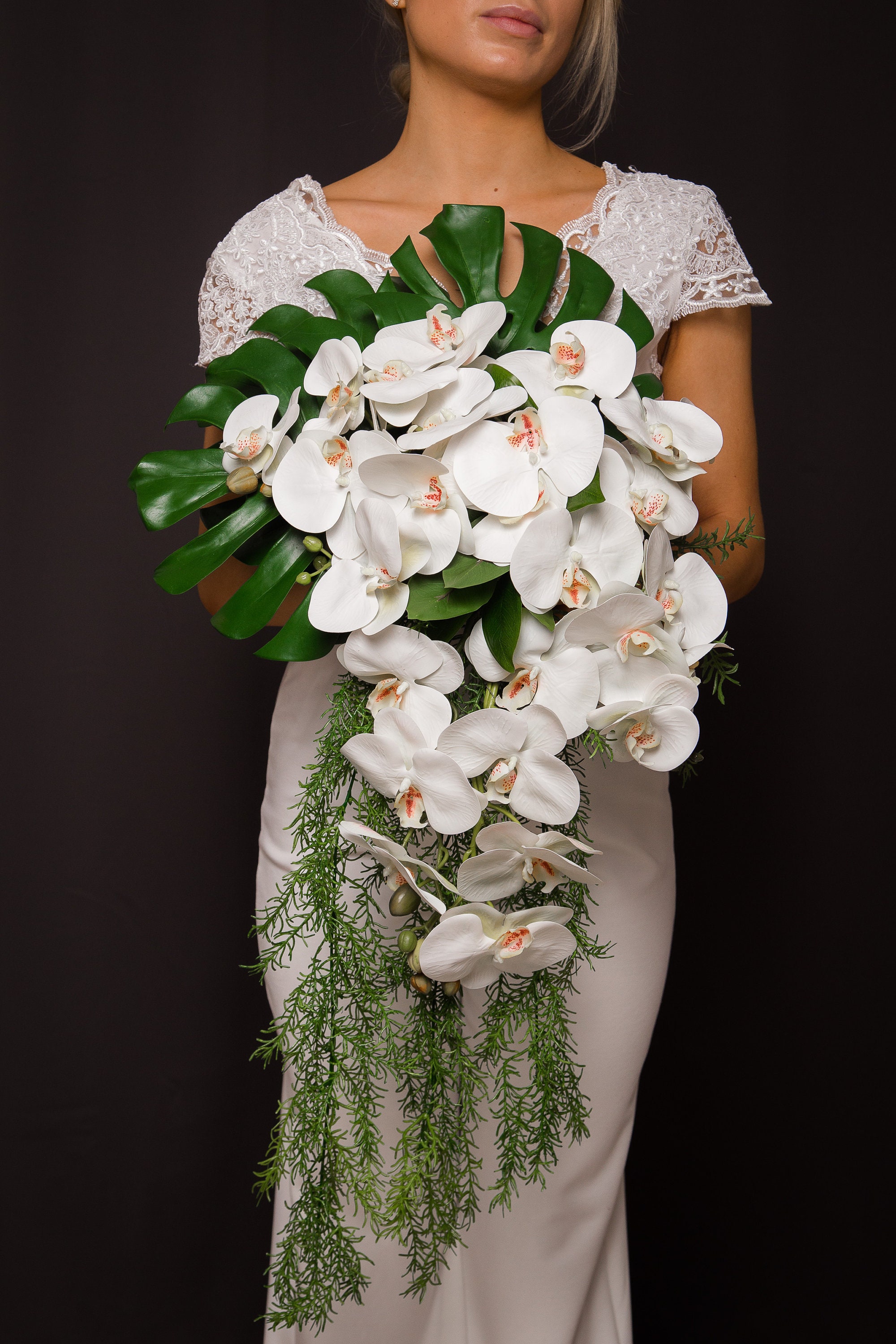 ELITE Crystal Bouquet Holder With Crystal Teardrop Bellas Glam Bling Bouquet  Holder 