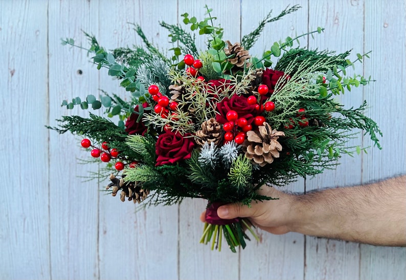 Roter Weihnachtsstrauß, Winterrosen Brautstrauß, Getrockneter Weihnachtsstrauß, Winterrosen Brautstrauß, Weihnachten Winterstrauß Bild 7