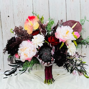 Burgundy black flowers, Fall bridal bouquet, Halloween bouquet, Burgundy roses bouquet, Gothic cascade bouquet, Pink wedding flowers
