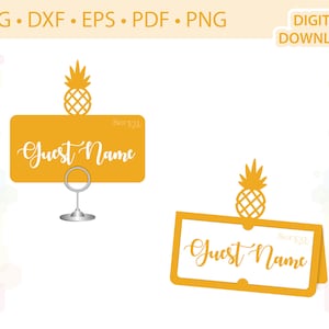 Può includere: Due porta biglietti da visita a forma di ananas gialli con il testo "Guest Name" su ciascuno. I porta biglietti da visita sono progettati per essere ritagliati e utilizzati come decorazioni da tavolo.