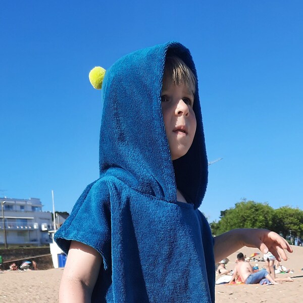 Poncho de plage ou de bain éponge de bambou avec capuche et pompon