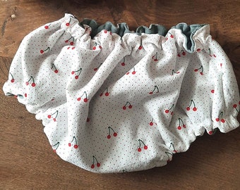 Reversible bloomer birth box and matching bandana bib