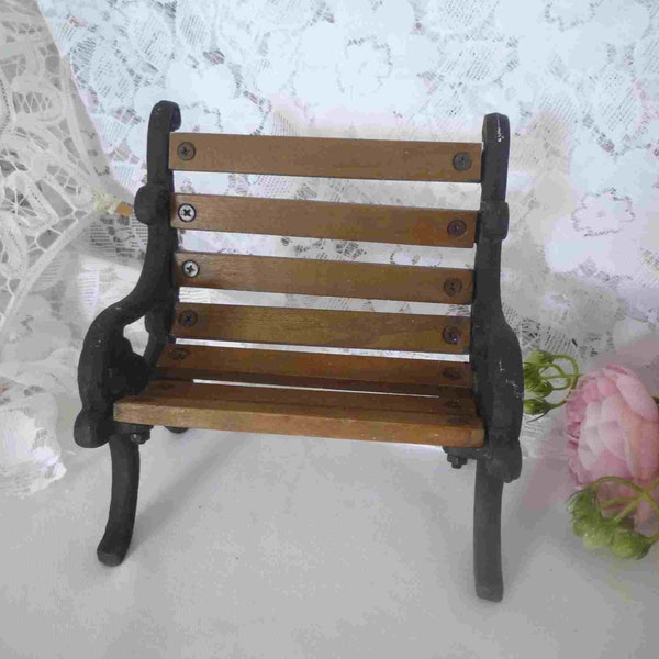 Ancien petit banc en fonte et bois, miniature ,  banc de poupée, meuble déco