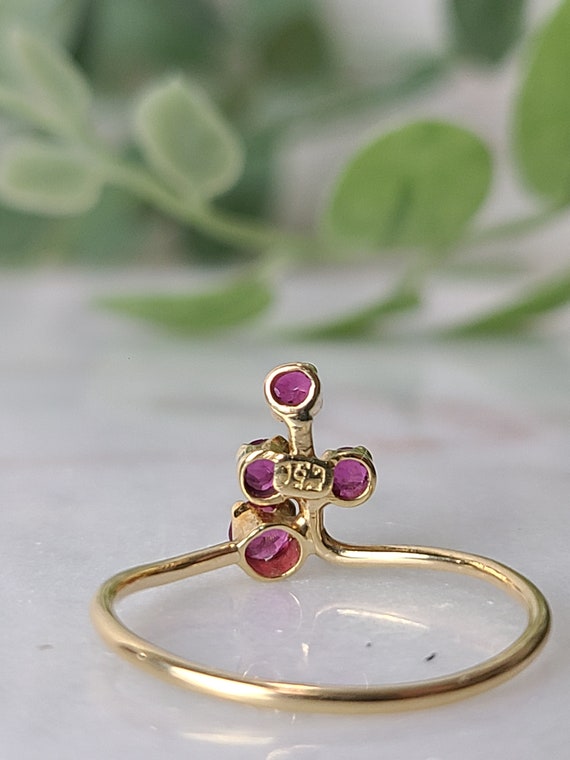 Vintage Red Ruby Cluster Gold Ring - image 7
