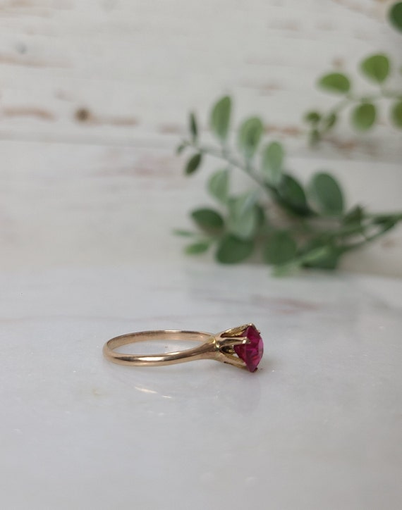 Vintage Round Red Ruby Gold Ring - image 2
