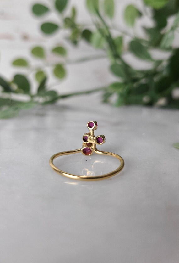 Vintage Red Ruby Cluster Gold Ring - image 3