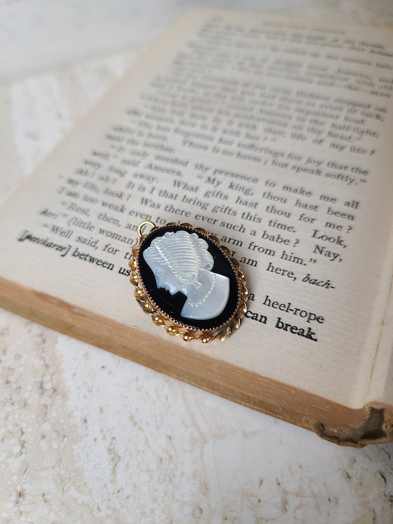 Vintage Onyx and Shell Cameo Brooch
