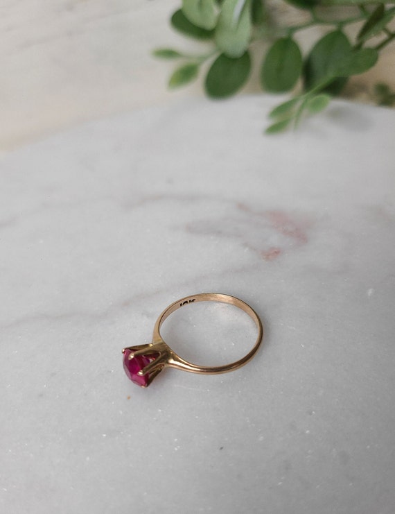 Vintage Round Red Ruby Gold Ring - image 6