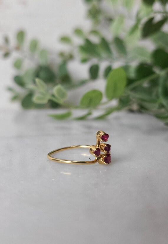 Vintage Red Ruby Cluster Gold Ring - image 4