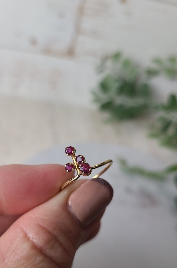 Vintage Red Ruby Cluster Gold Ring - image 8