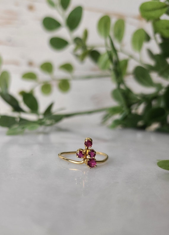 Vintage Red Ruby Cluster Gold Ring - image 1