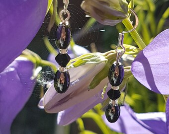 Earrings made of hematite and glass beads