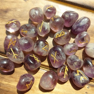 Conjunto de piedra de runa de amatista y bolsa de almacenamiento de terciopelo Elder Futhark, piedras de runa de cristal, amatista, conjunto de regalo de piedras de runa