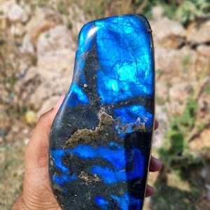 Blue Flash Labradorite Freeform: Home Decor Gift (2.150 Kg)