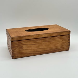 Scatola di fazzoletti incernierata in legno dipinto. Idea per il compleanno. Compleanno della mamma. Organizzatore per la casa. Fantastico set di scatole. Adorabile. Idea regalo