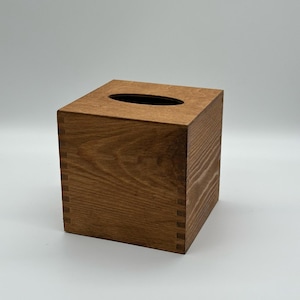 Portafazzoletti quadrato in legno di castagno. Idea regalo per compleanno. Compleanno della mamma. Organizzatore per la casa. Ottimo set. Adorabile. Idea regalo.