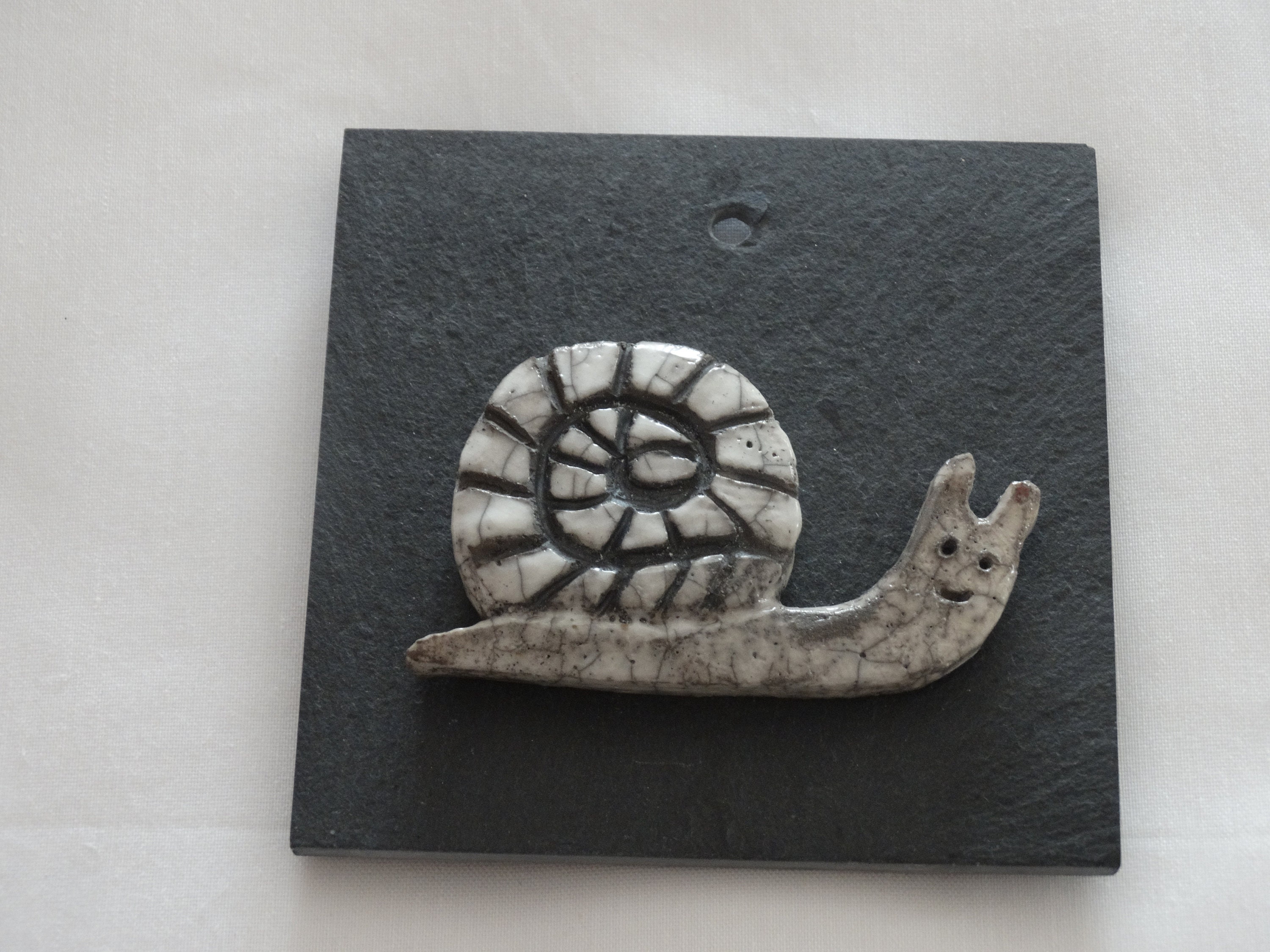 Escargot en Raku sur Ardoise