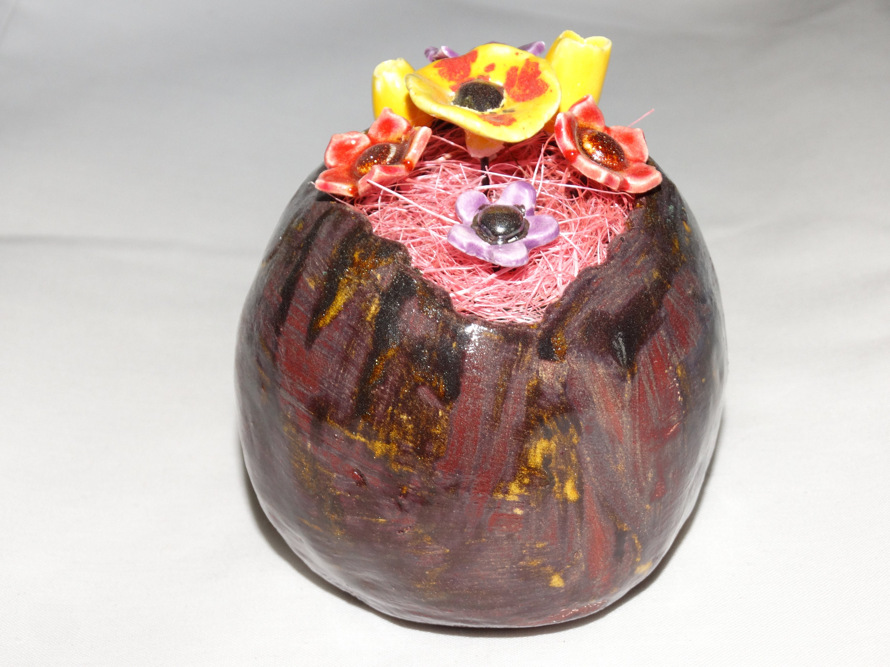 Pot en Ceramique Marron avec Ses Fleurs