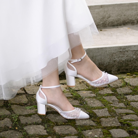 Brautschuhe mit Perlen, Off white Brautsandalen, Hochzeitsschuhe