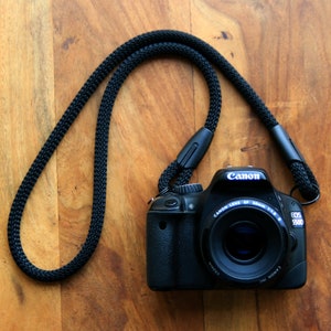 Total Black Strap / Schwarzer Kameragurt / DSLR-Gurt Bild 1