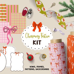 Könnte beinhalten: Eine Sammlung festlicher Bastelmaterialien, darunter gemusterte Papiere, Bänder und Stoffrollen. Das Bild zeigt verschiedene Designs wie Schleifen, Vichy-Muster und Rautenmuster in Rot, Rosa, Grün und Weiß. Der Text "Charming Festive KIT" ist ebenfalls sichtbar.