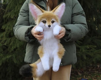 Reserva anticipada: peluche coleccionable de zorro fénec con escultura suave.