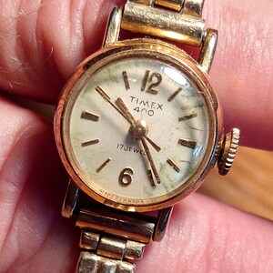 Vintage Timex 400 damklocka: 17 juveler, stretcharmband (fungerar ej)