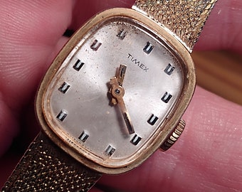 Orologio da donna Timex vintage del 1977: color oro, cinturino in acciaio inossidabile (non funzionante)