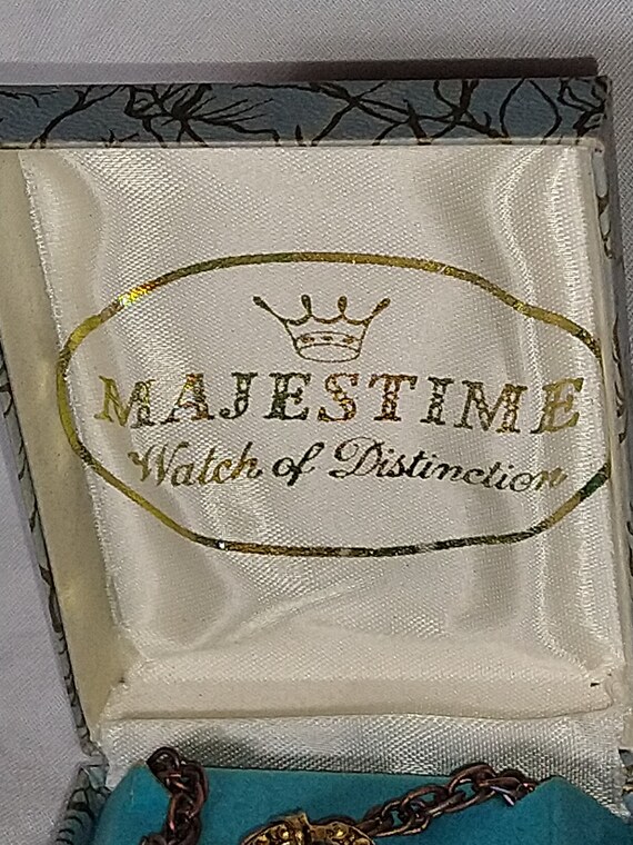 Majestime WATCH 17 Jewel. Gold Tone Ornate Oak Le… - image 9
