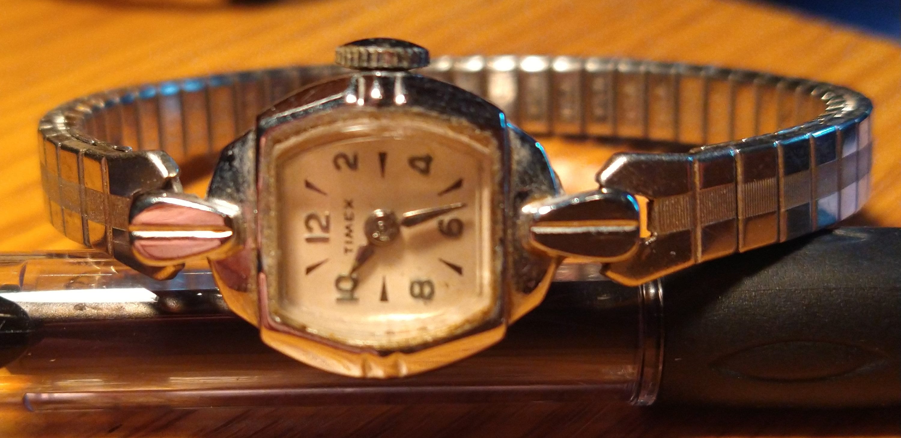 TIMEX Ladies Hand Windup Wristwatch. Analog Dial. Mechanical. CHROME