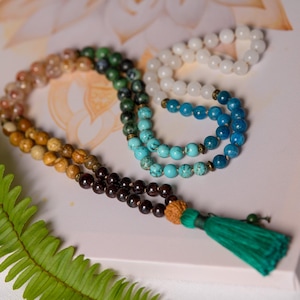 7 Chakra Mala Beads – 108 Hand-Knotted Reiki-Infused Meditation Necklace, Chakra Alignment