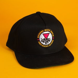 Queers Bash Back Flat Bill Cap, Gay Pride Hut, Retro 80er Jahre Queer Linke Befreiung, LGBT Pride Hut