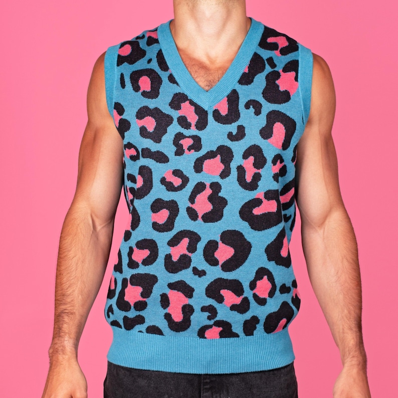 Blue & Pink Leopard Print Knit Sweater Vest, Funky Dopamine Dressing Bright Color Crazy Bold Pattern image 1