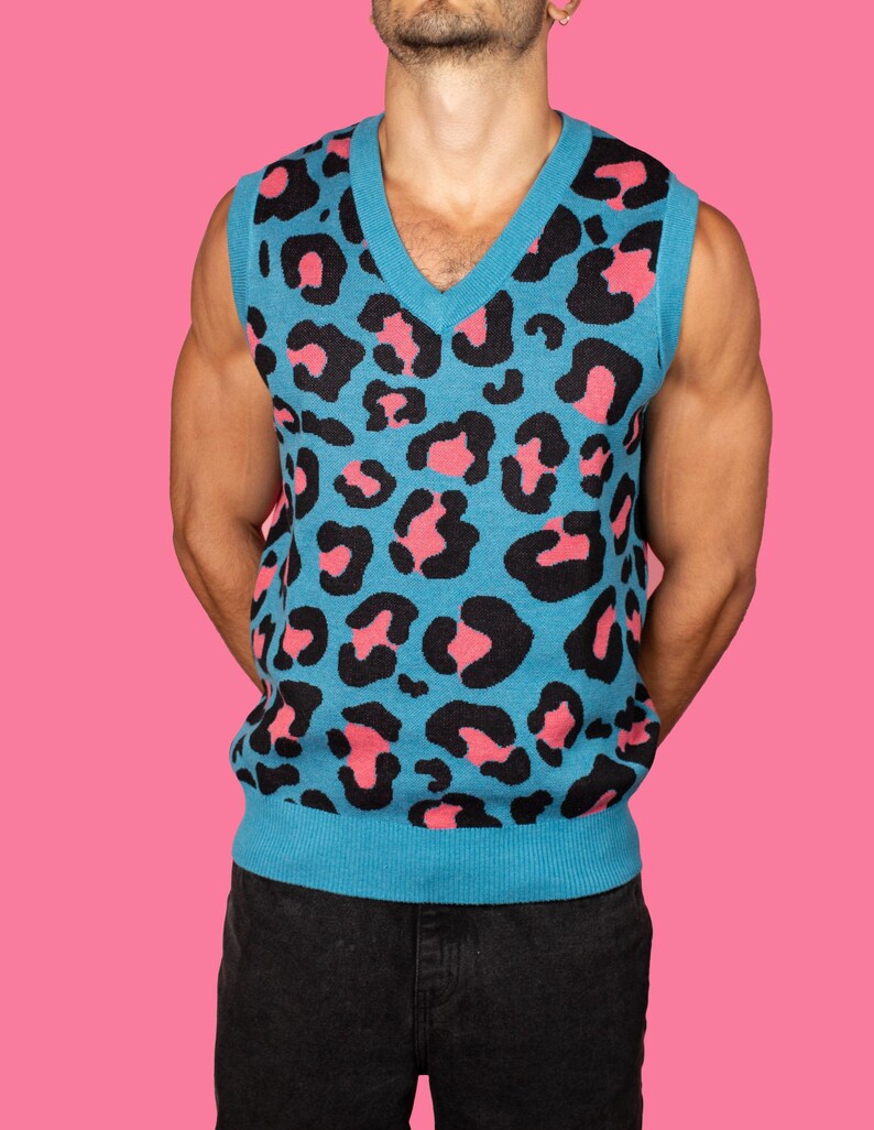 Blue & Pink Leopard Print Knit Sweater Vest, Funky Dopamine Dressing Bright Color Crazy Bold Pattern image 3