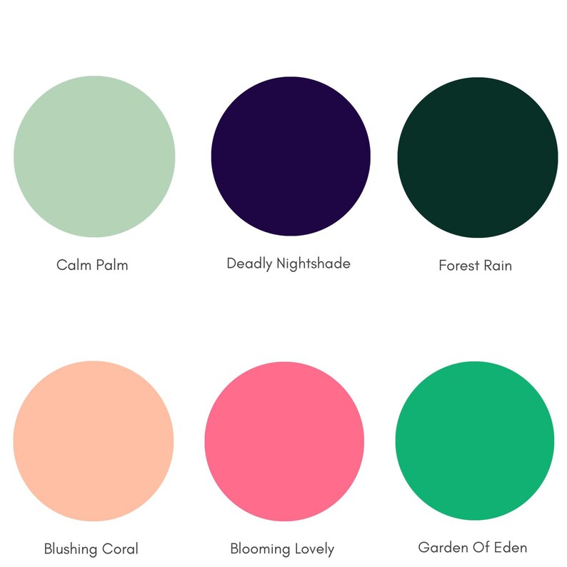 Puede incluir: Seis muestras de color con nombres debajo de cada una: Palma Tranquila, Belladona Mortal, Lluvia del Bosque, Coral Sonrojado, Floreciendo Adorable, Jard&iacute;n del Ed&eacute;n.
