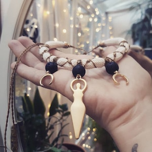 Hekate Halskette, Mond Göttin, Makramee Halskette, Gold Halskette, 24K Gold bezogen, Göttin, Mond, Halskette