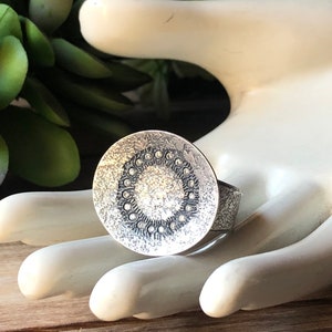 SILPADA Jewelry - Retired ~ Cubic Zirconia & Sterling Silver Oval Disc Shimmer Ring ~ Size 8