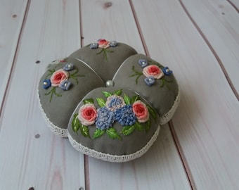 Pincushion Brazilian embroidery Roses and lilac Vintage pincushion Vintage flowers Vintage Textiles Hand Embroidery Sewing Organizer Pins