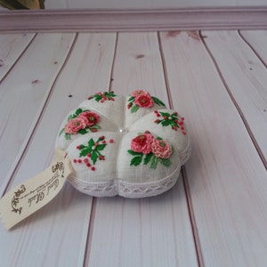 Vintage rose pin cushion, vintage textile.